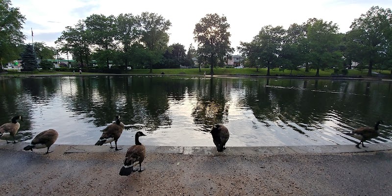 Halls Pond Park photo 2