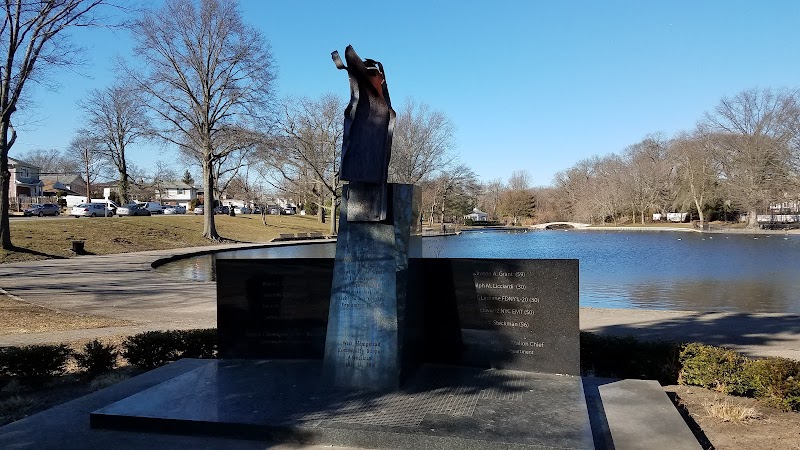 Halls Pond Park photo 3