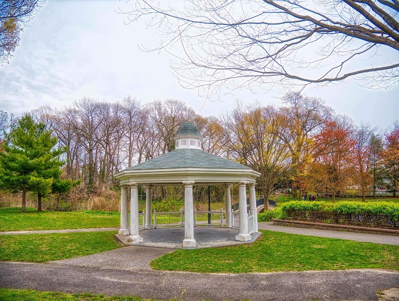 Halls Pond Park photo 5
