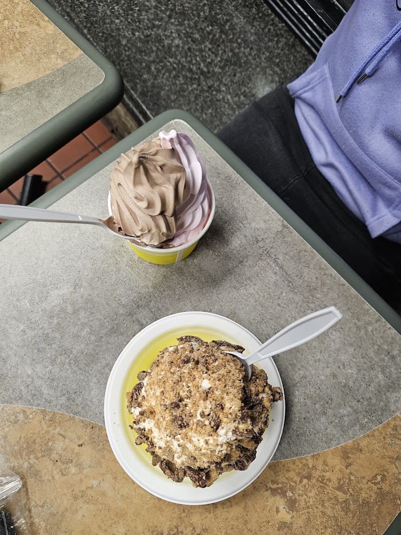 Hewlett Station Yogurt photo 2