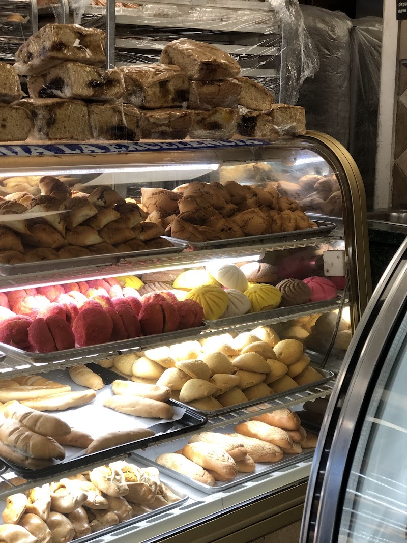 La Excelencia Bakery & Deli photo 4
