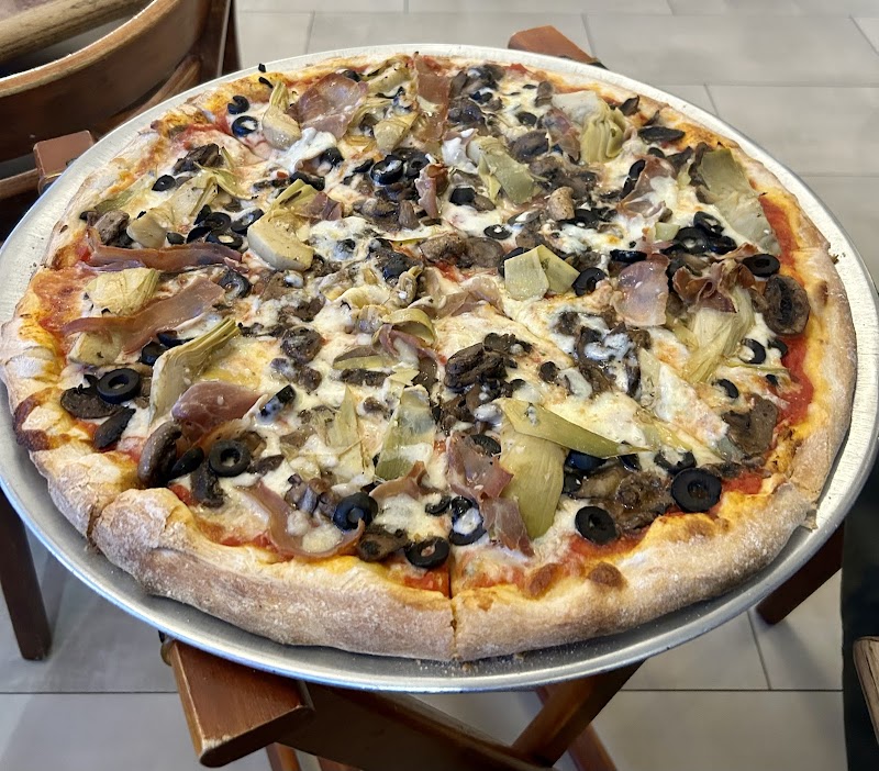 La Famiglia Pizzeria & Restaurant photo 3