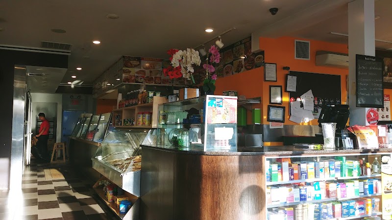 La Familia Deli & Grill photo 3