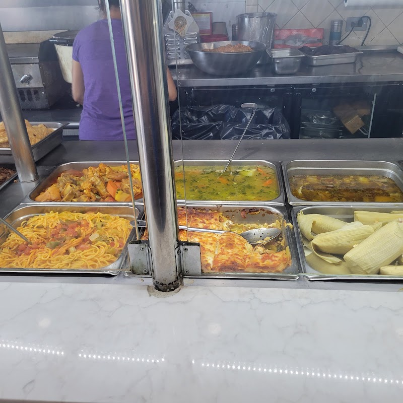 La familia Deli & Grill photo 3