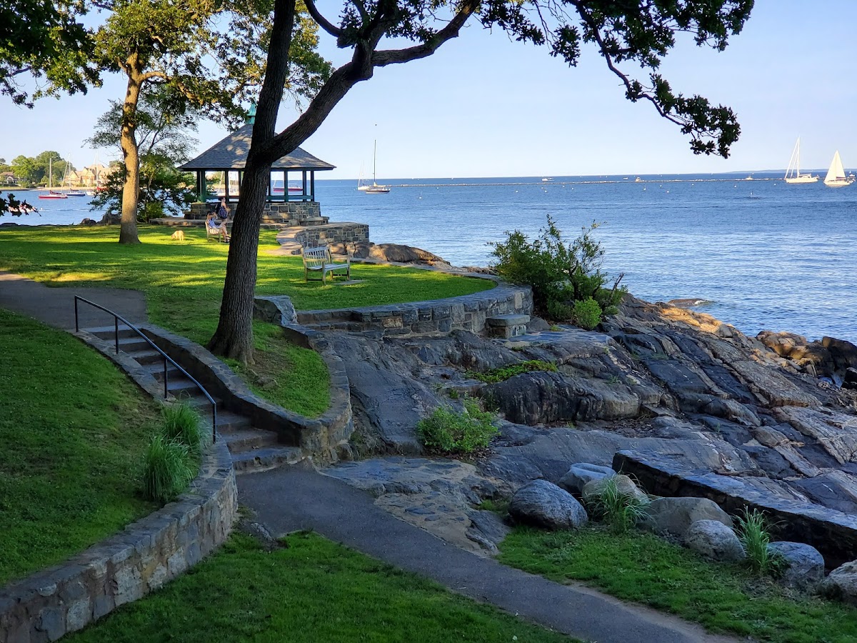 Larchmont Manor Park photo 4