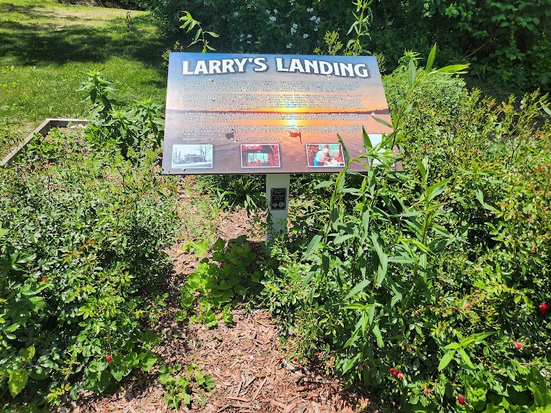 Larry's Landing photo 3