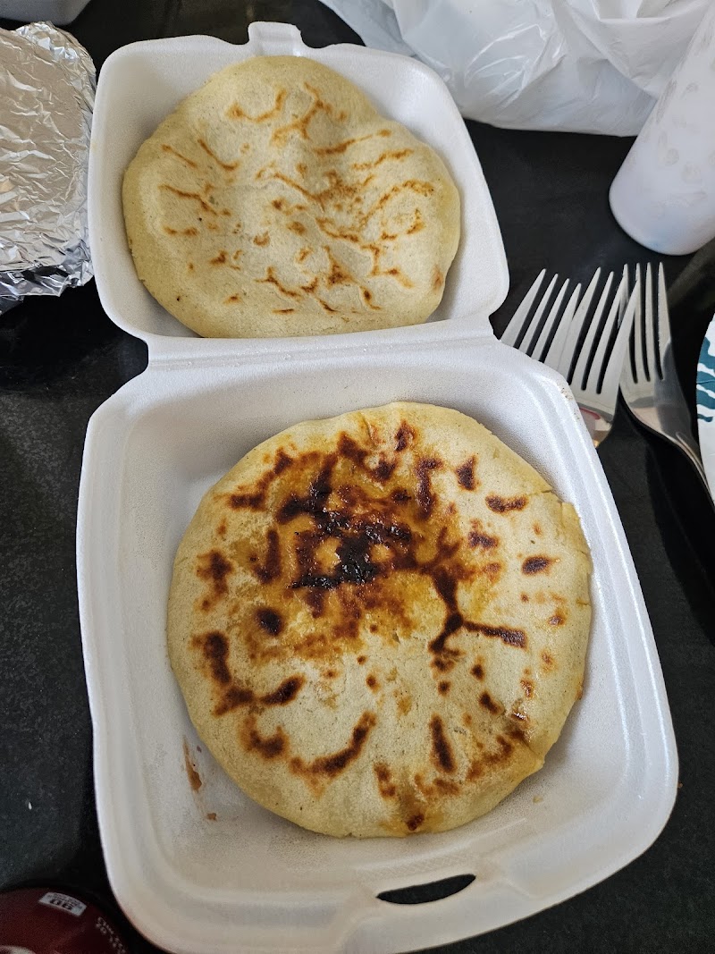 Las Palmas Deli photo 2