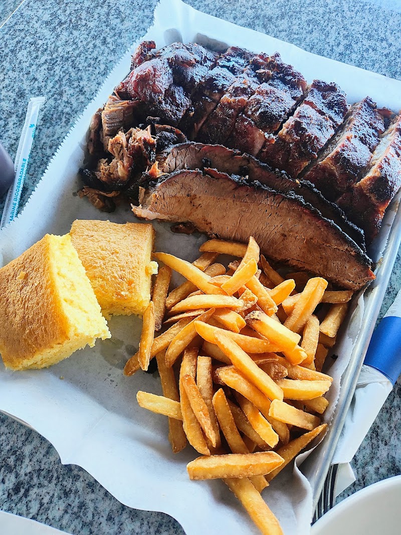 Laura's BBQ Waterfront Restaurant and Bar photo 4