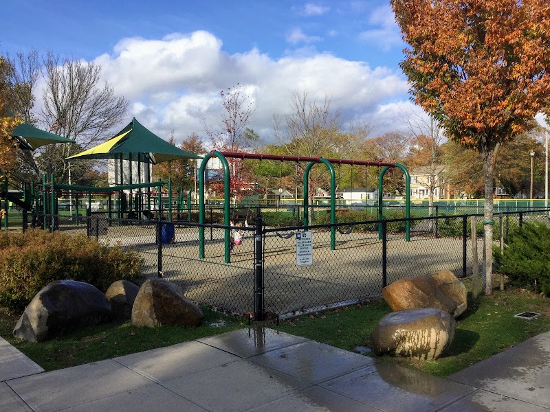 Lindenhurst Village Park photo 3