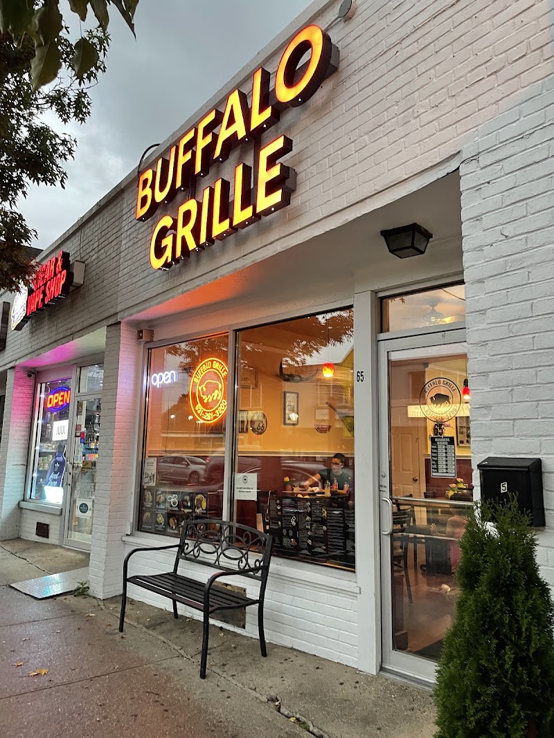 Lisa's Buffalo Grille photo 4