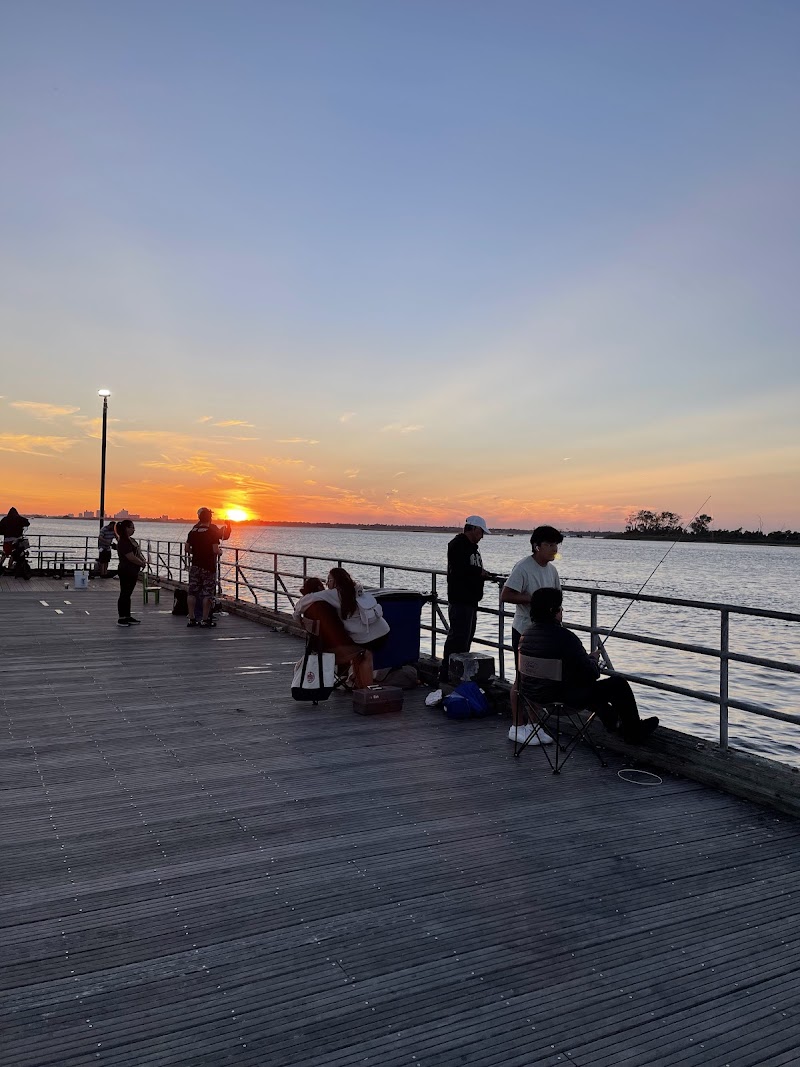 Long Beach Municipal Fishing Pier photo 2