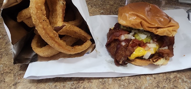 Lusi's Burgers, Dogs, Fries & Shakes photo 2