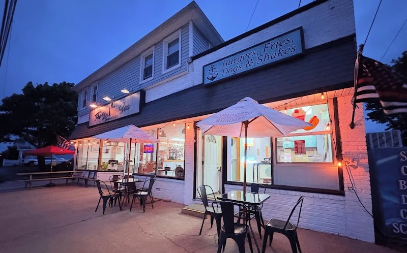 Lusi's Burgers, Dogs, Fries & Shakes photo 3