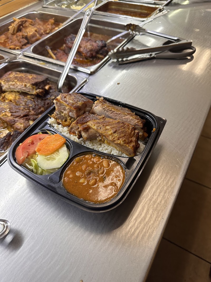 Mari's deli & grill photo 2