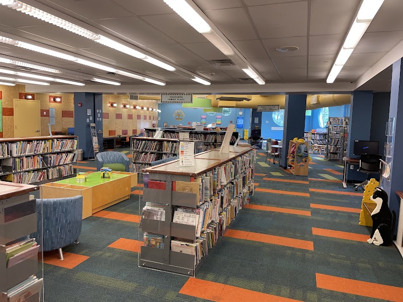 Middle Country Public Library Centereach Building photo 2