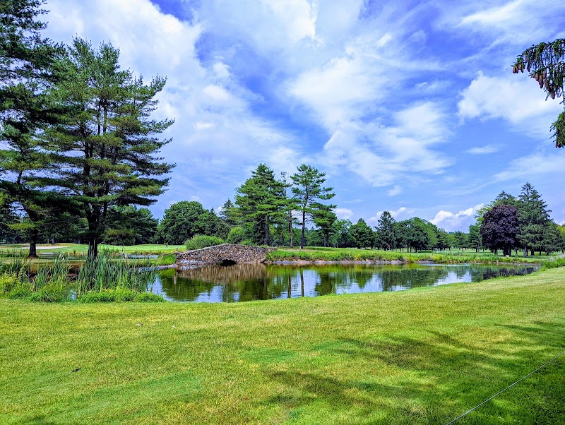 Middle Island Country Club photo 2