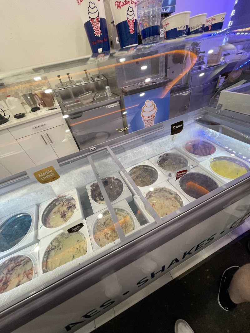 MR SOFTEE STORE / HAMPTONS SOFT ICE CREAM INC photo 2