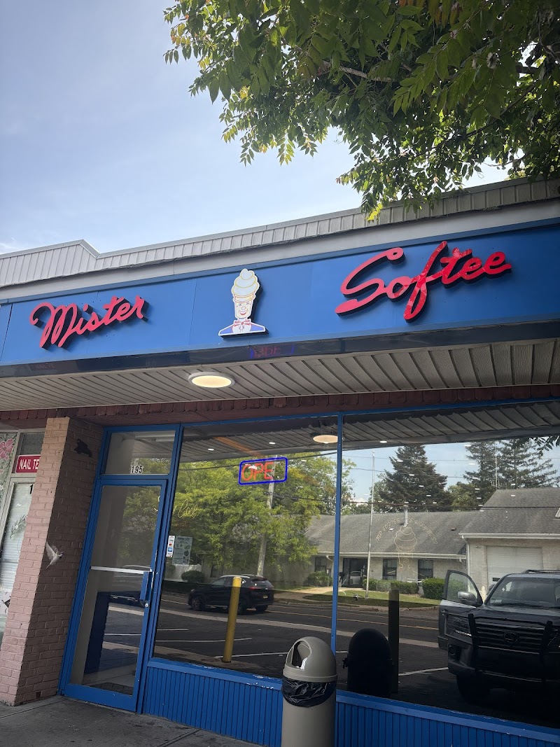 MR SOFTEE STORE / HAMPTONS SOFT ICE CREAM INC photo 4