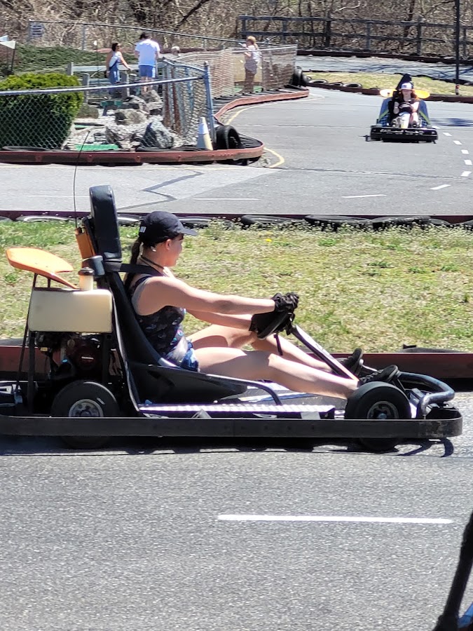 R & B Sports World photo 4