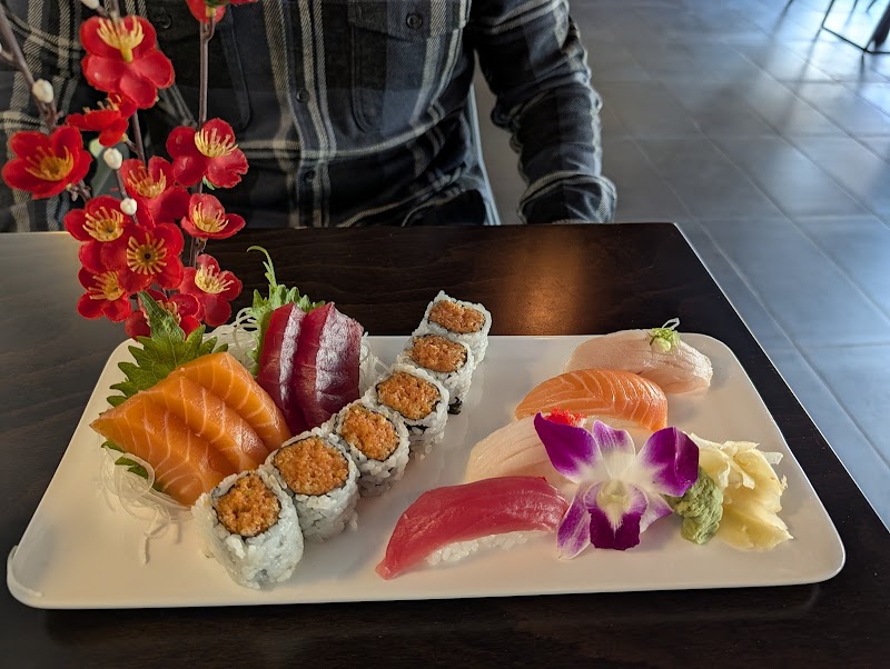 Reiki Sushi & Asian Bistro photo 4