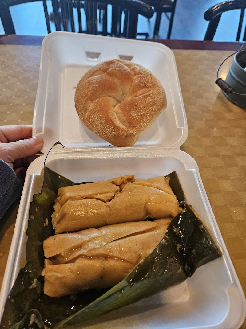 Reyes Deli photo 2