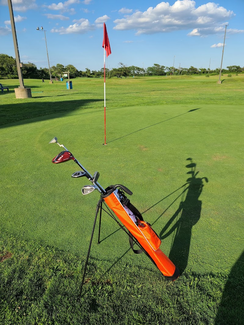 Riis Park Par 3 Golf Course photo 2