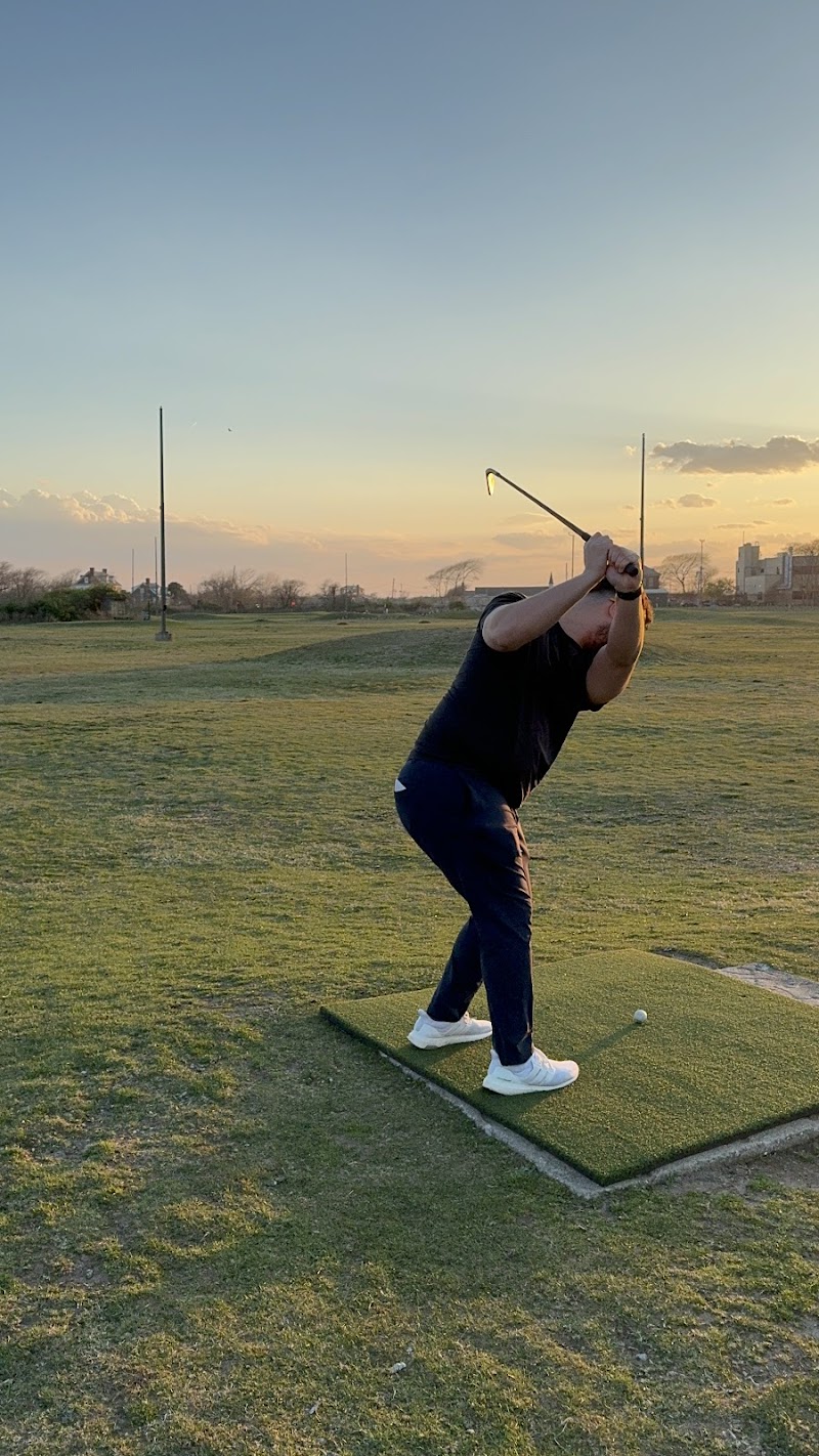 Riis Park Par 3 Golf Course photo 4