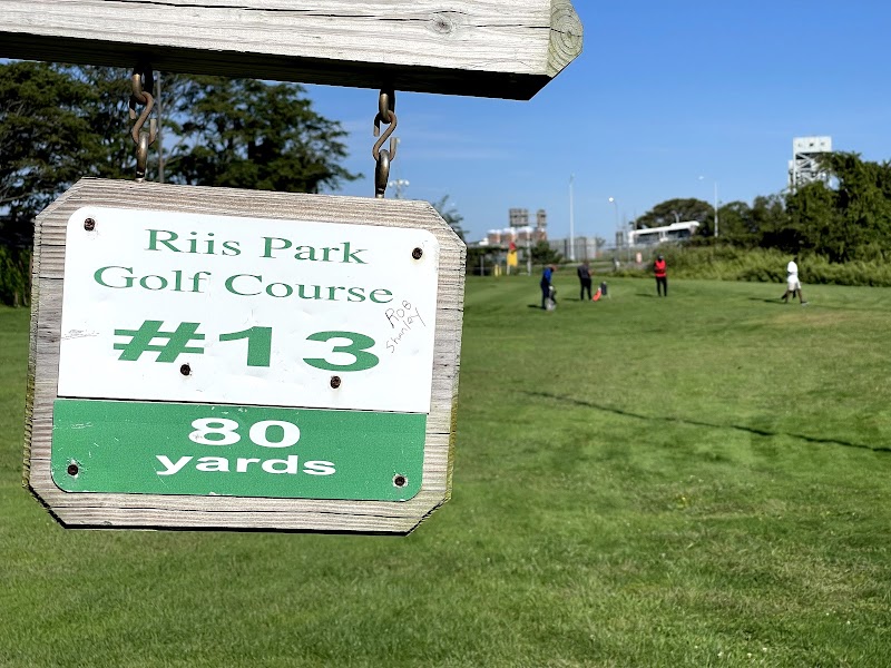 Riis Park Par 3 Golf Course photo 5