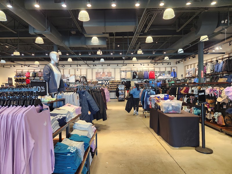 Riverhead II Outlet Center photo 2