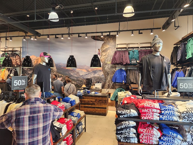 Riverhead II Outlet Center photo 5