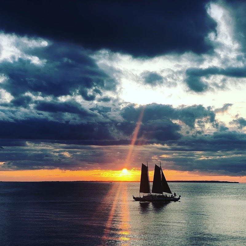 Sailing Montauk's Catamaran Mon Tiki photo 2