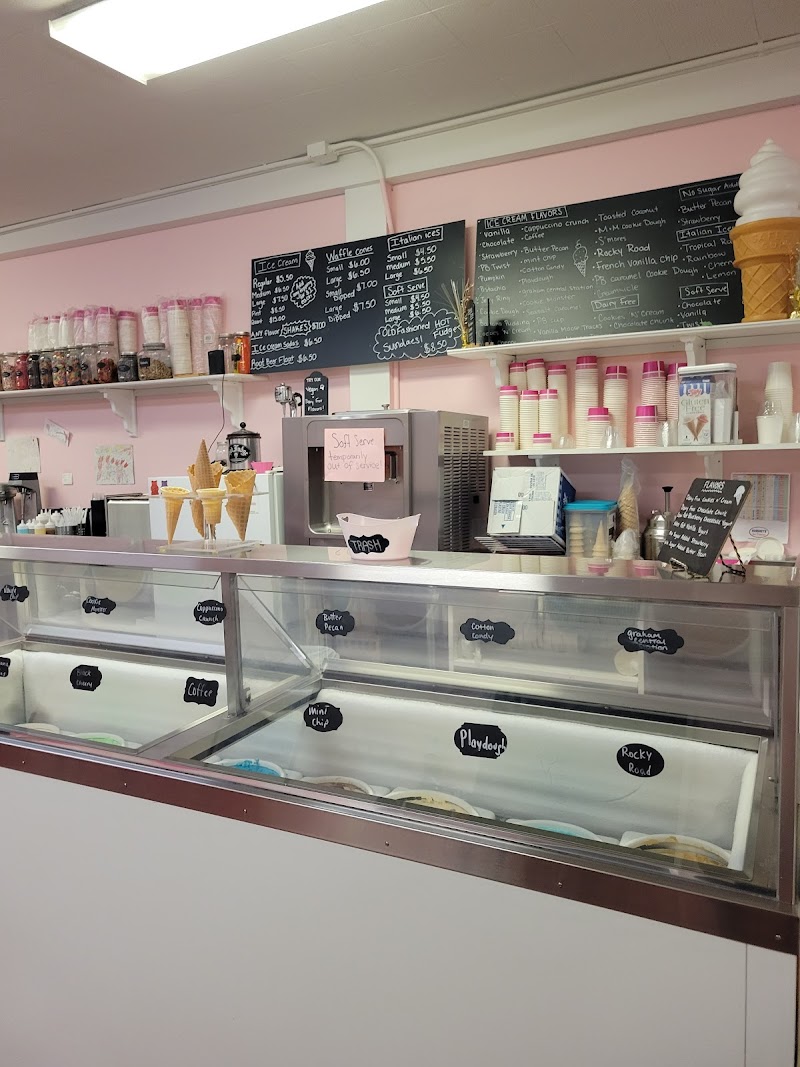 Skipperdee's L'il Ice Cream Shop photo 4