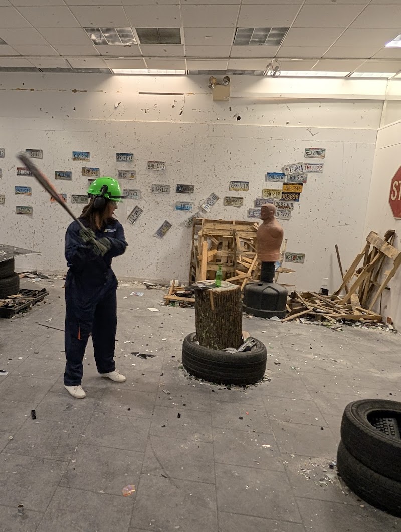 Smash It Therapy (Rage Room & Smash Art Splatter Paint) photo 1
