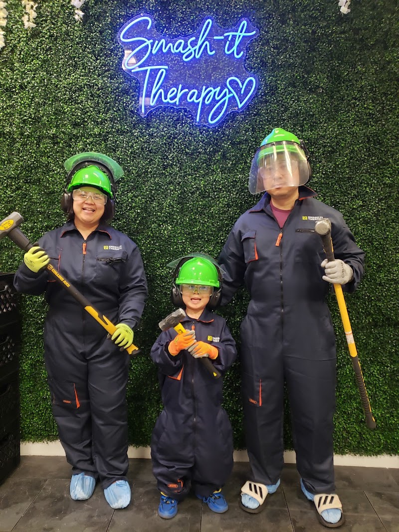 Smash It Therapy (Rage Room & Smash Art Splatter Paint) photo 4