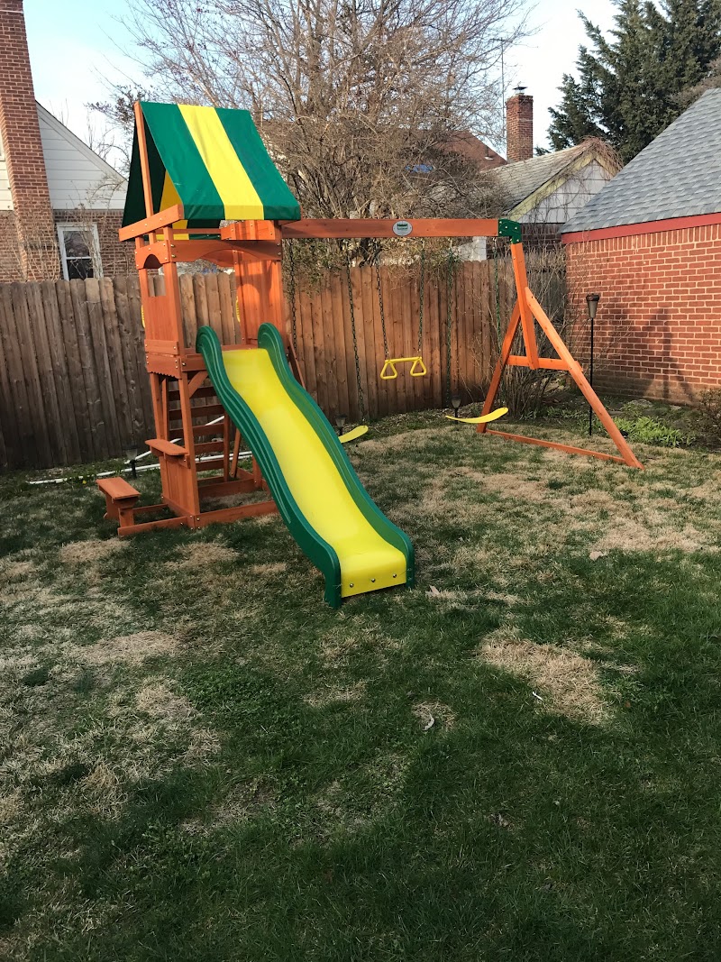 Swing set assemblers photo 3