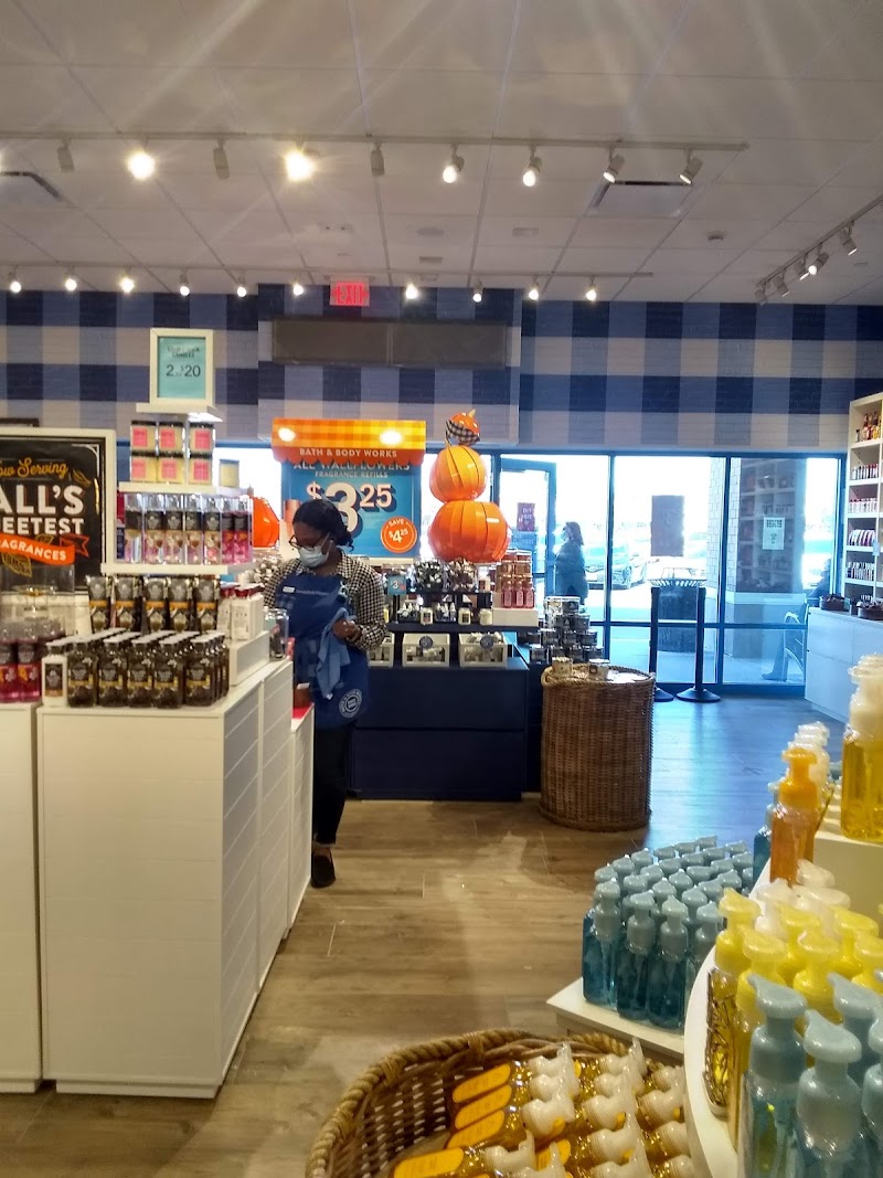 Tanger Outlets Riverhead photo 2