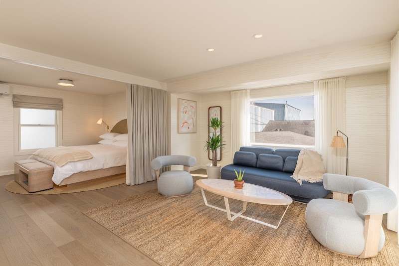 The Shoals Suites & Slips photo 2