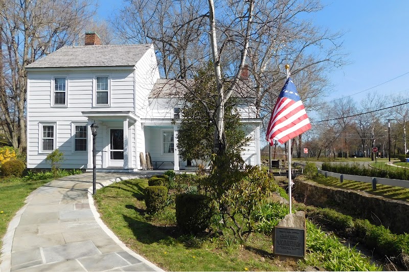 Thomas Paine Cottage Museum. Huguenot & New Rochelle Historical Assn. headquarters photo 2