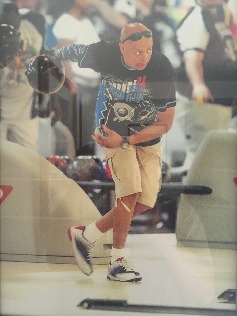 Tommy Delutz Jr Bowling Pro-Shop photo 4