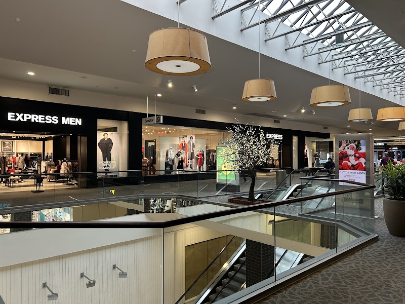 Trumbull Mall photo 2