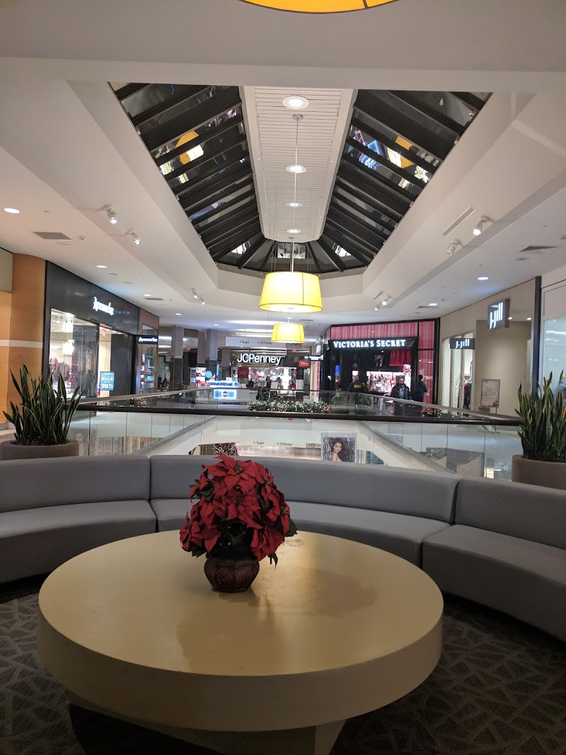 Trumbull Mall photo 4