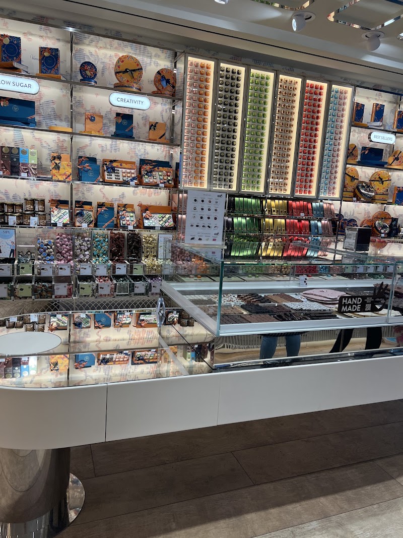 Venchi Chocolate & Gelato Roosevelt Field photo 4