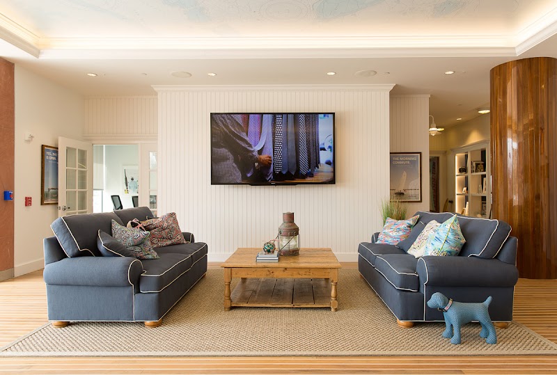 vineyard vines HQ photo 4