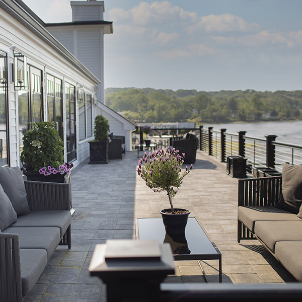Water's Edge Centerport photo 2