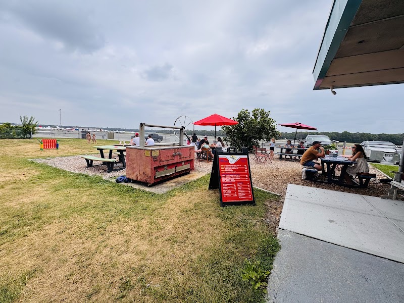 Wings Airport Grill photo 5