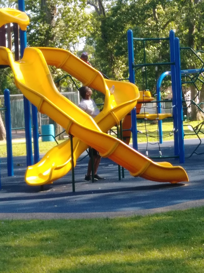 Wyandanch Park photo 4