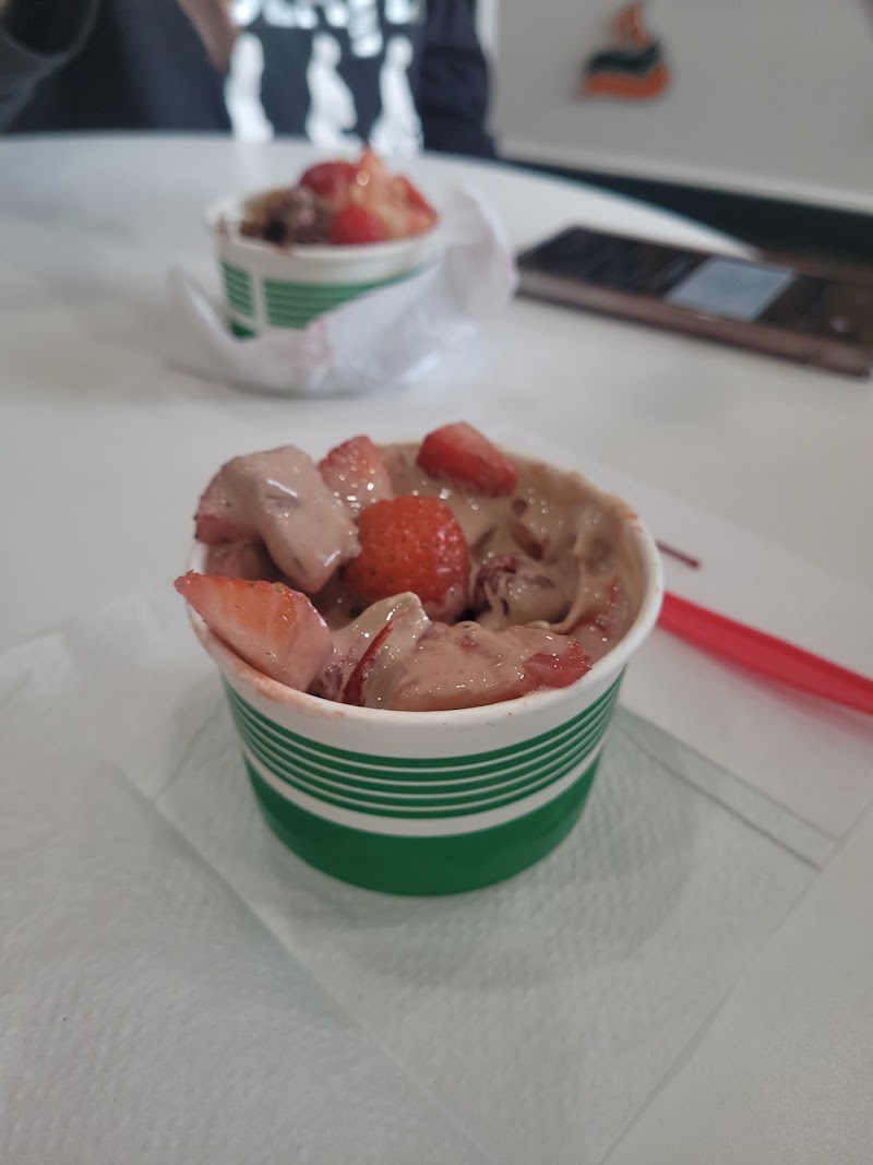 YoGoMania Frozen Yogurts, ACAI Bowls, Bubble Teas and Smoothies photo 4