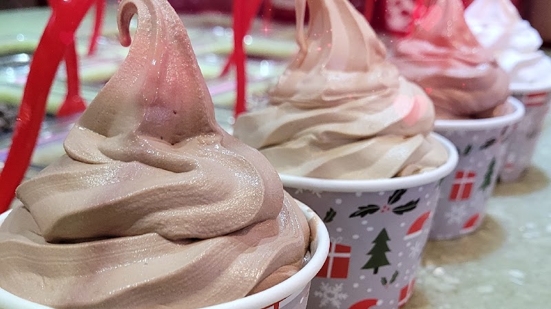YOLO Yogurt & Desserts- Frozen Yogurt, Crepe, Gelato, Acai Bowls and more... photo 3